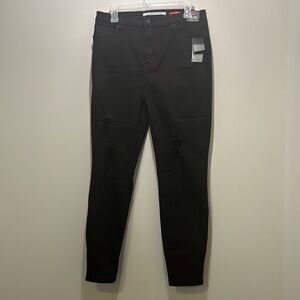 Black Skinny Curvy Hi-Rise Skinny Jeans Size: 13/31